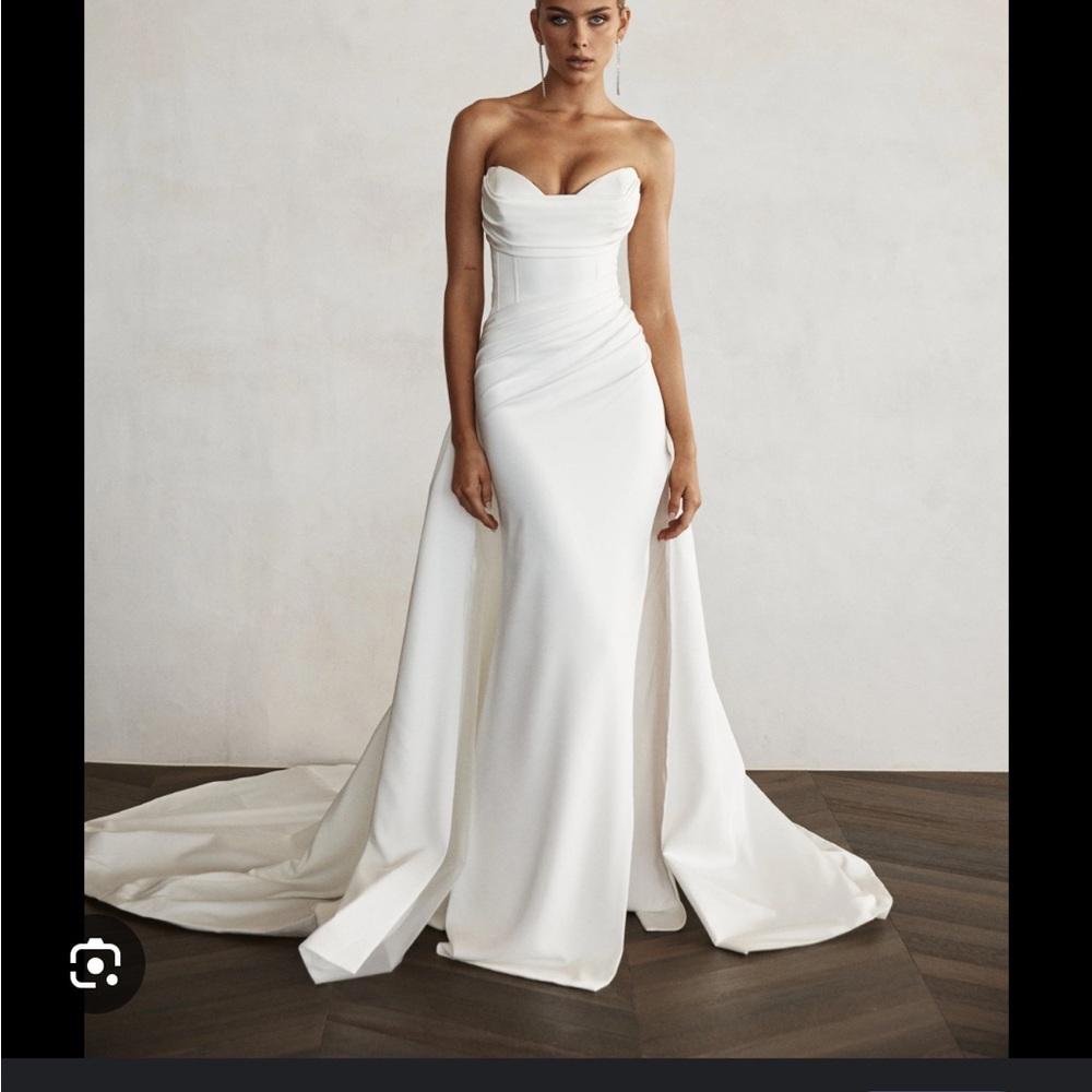 Jane Hill Huntleigh Gown - Picture 2 of 14